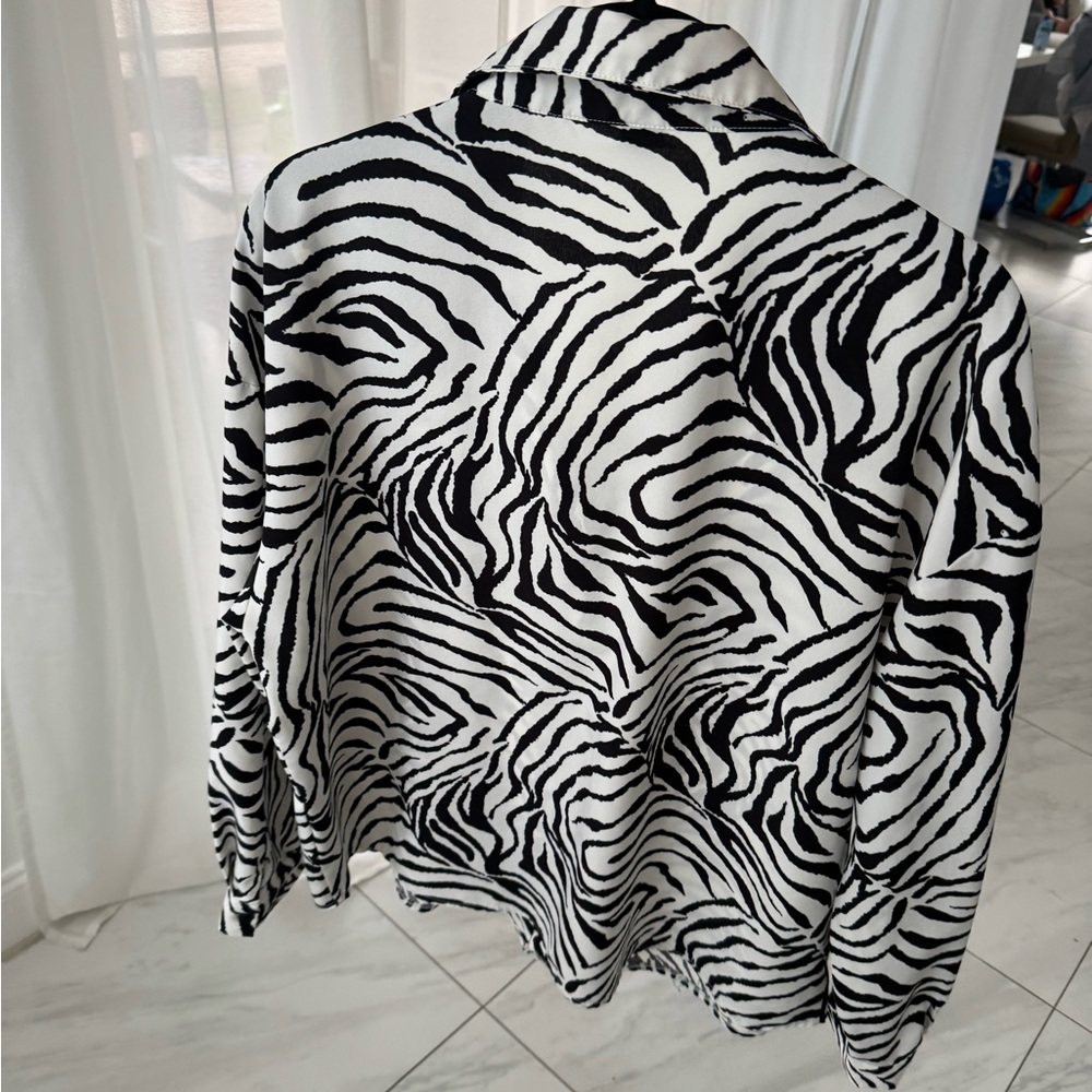 Zebra Print Button-Up Blouse - Picture 4 of 5